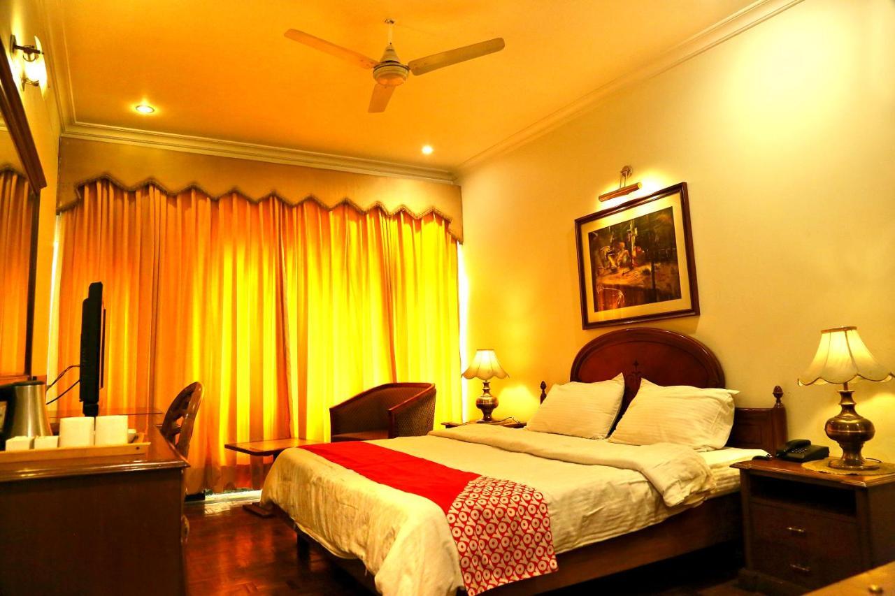 Fabexpress Kwality Regency Hotel Chandīgarh Екстериор снимка